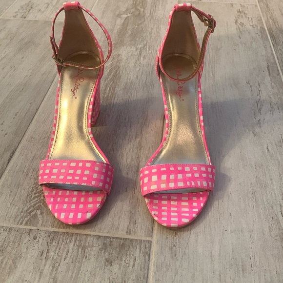 Lilly Pulitzer Amber Lynn Sandals size 9 in pink Tropics - Picture 1 of 13
